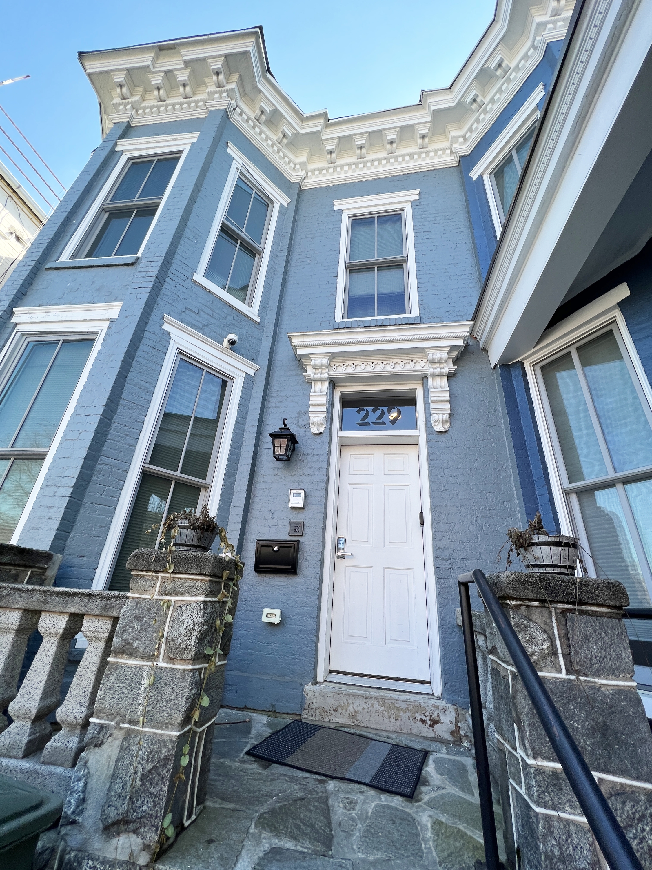 229 E Street NE